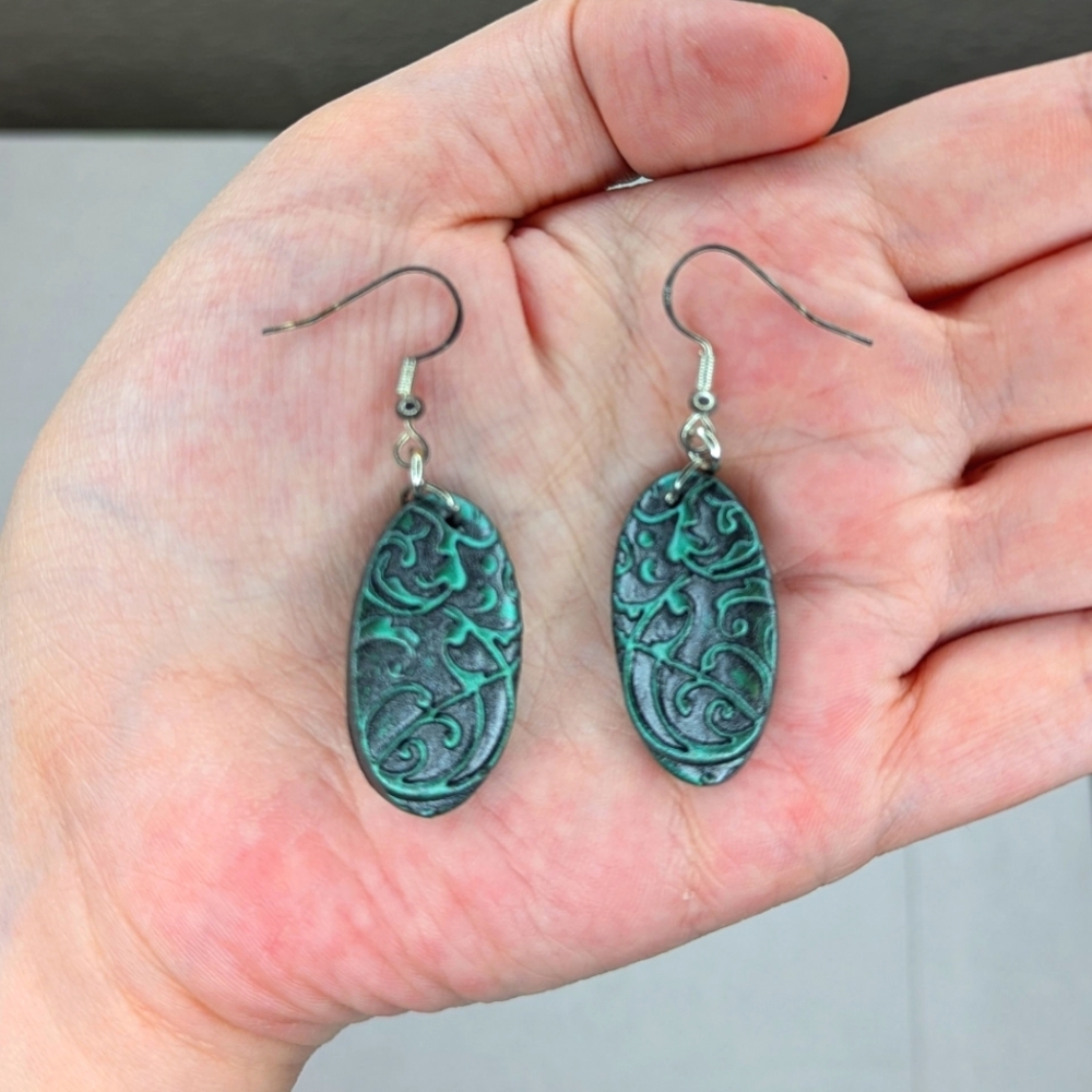 Gothic Green Oval Earrings - Picture 8 of 9